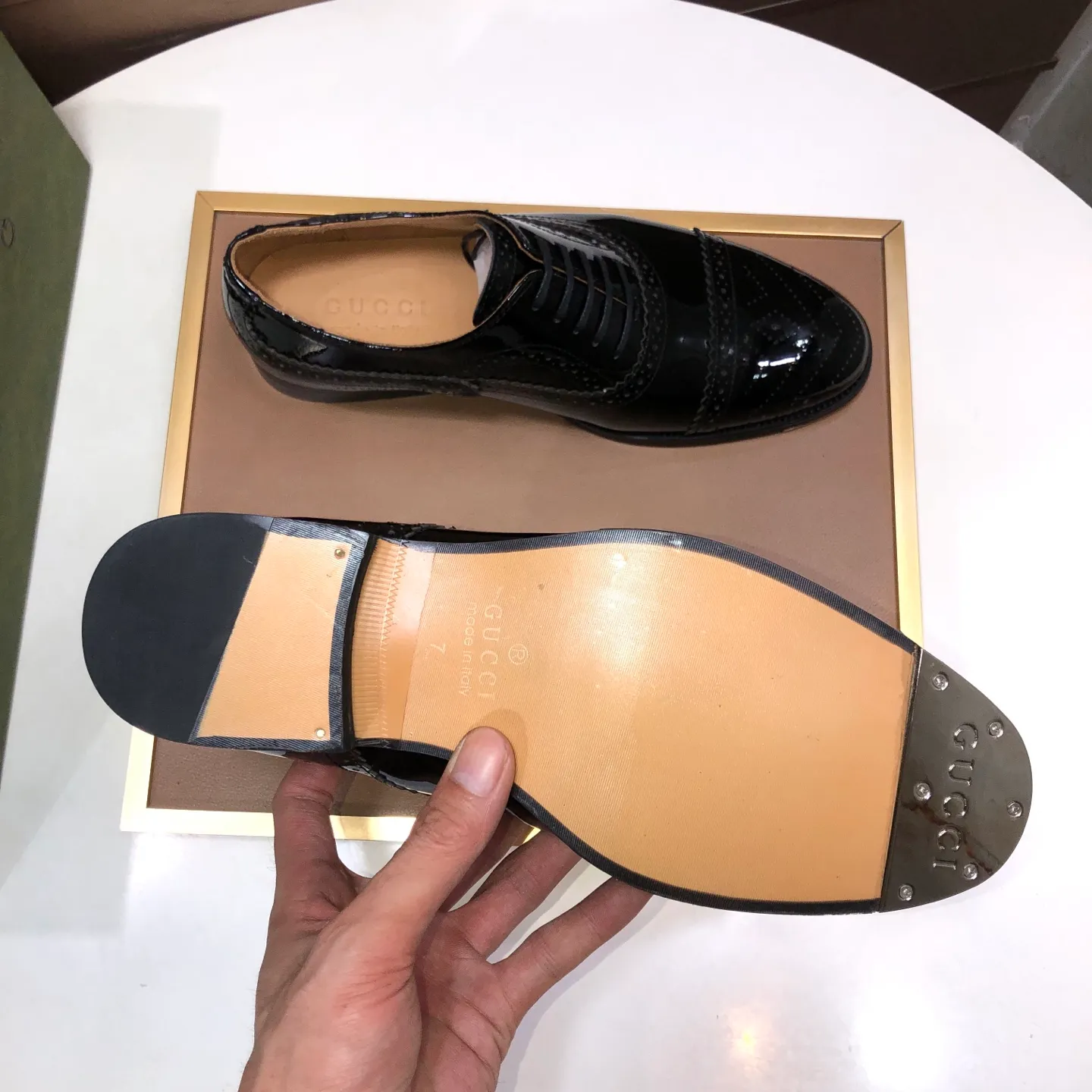 Men's shoes 💰660💰 Brand: GUCCI (Gucci) Standard code: Men's size 38/44 (45/46 can be customized) Grade: Same as the official website Original quality Material: Original cowhide Water-dyed cowhide lining Original rubber outsole Style category: Men's fashionable casual leather shoes Distinguished big-name luxury elements top luxury Color: Actual picture